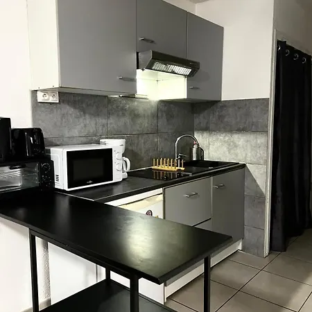 Διαμέρισμα With Balcony And With A Private Parking *